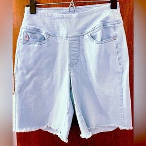 Belle by Kim Gravel Flexibelle Denim Jean Short, Size 2, Light Wash NWOT